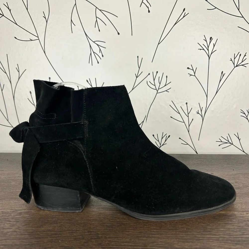 Aerosoles Crosswalk Suede Booties